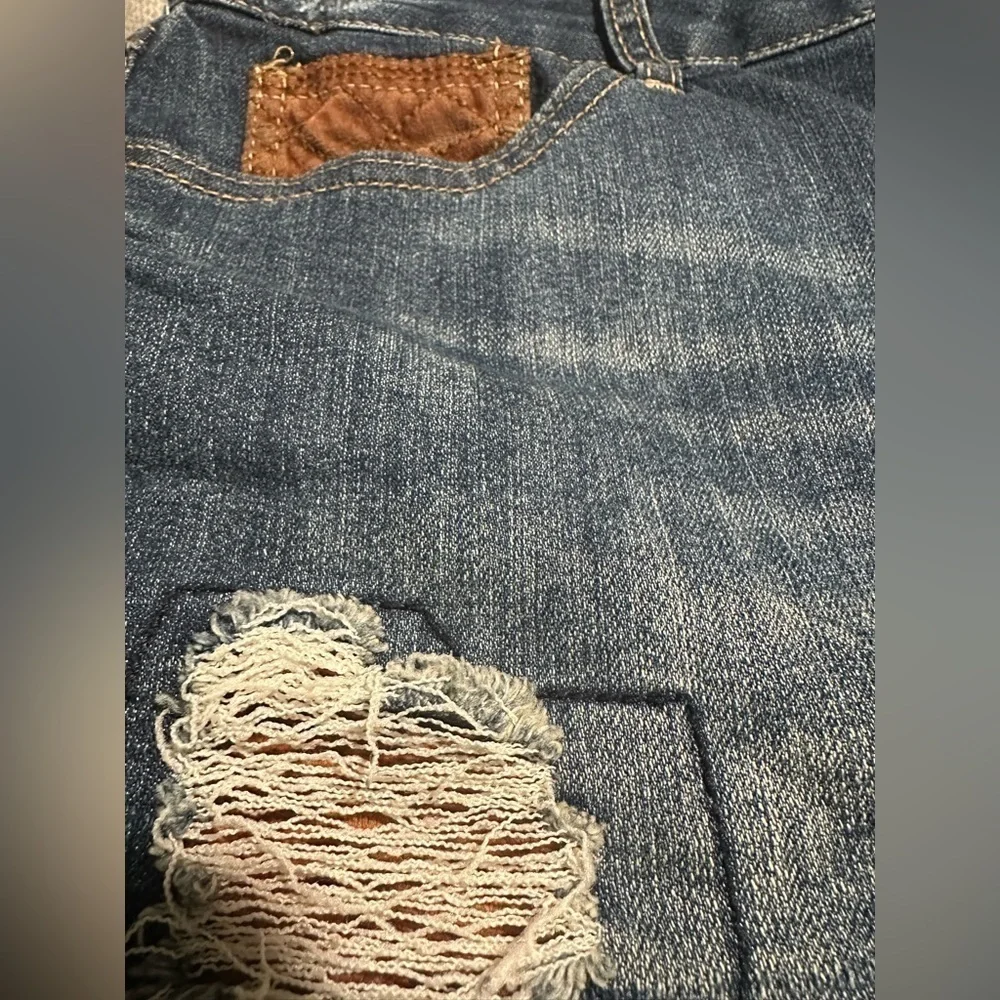 Woman’s shorts - Picture 3 of 5